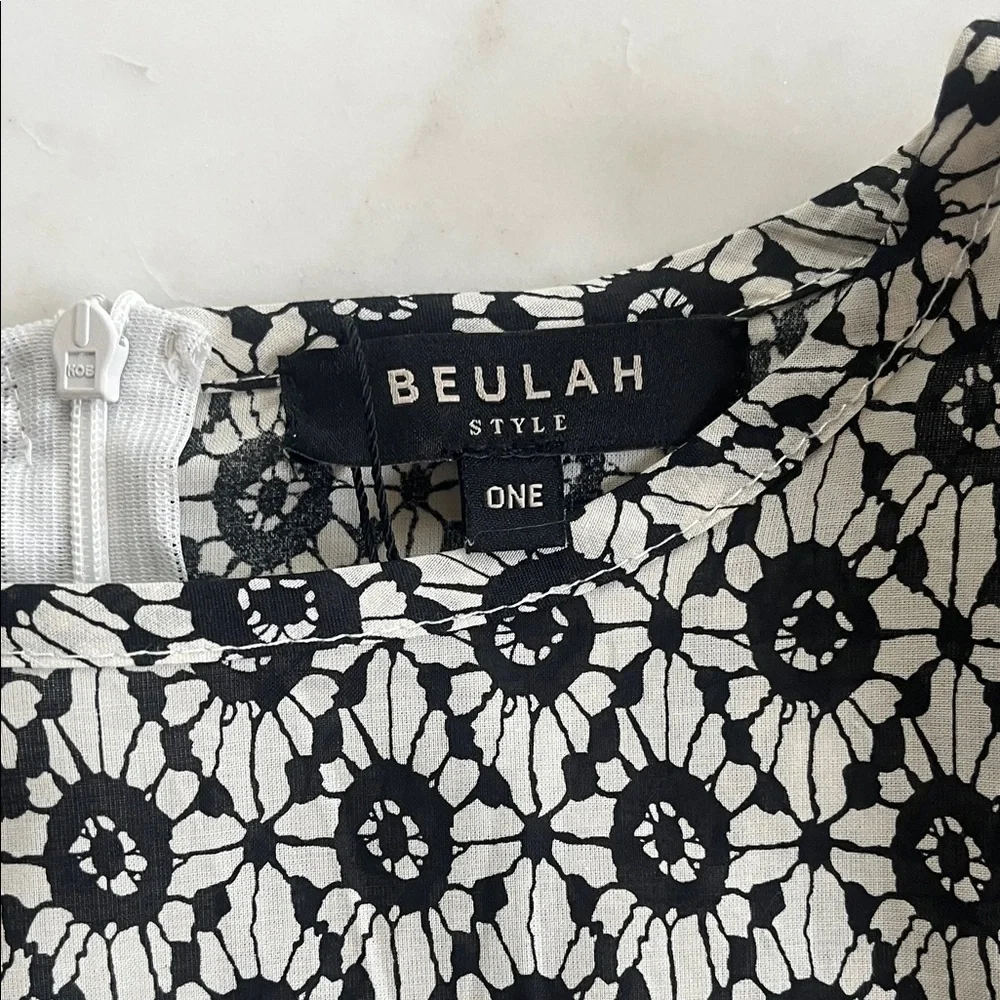 Beulah Top Size ONE Black White Long Puff Sleeve Lace-Like Pattern - Picture 2 of 13